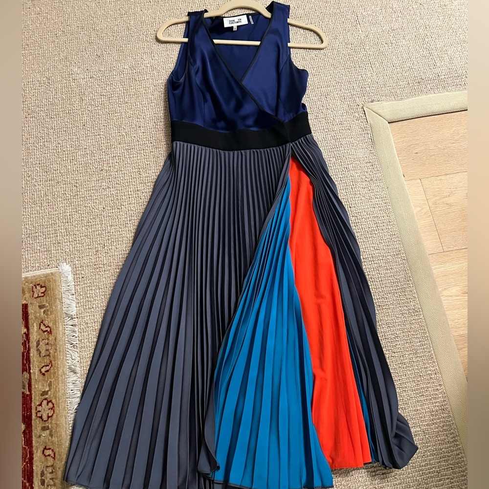 Colorblock Pleated Maxi Dress